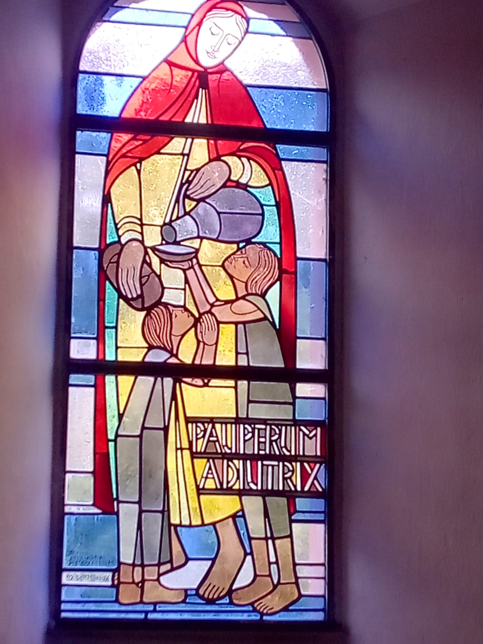 Andrea Felden, Hl. Brigida, Fenster Kronenburgerhütte mit Kindern (c) Andrea Felden