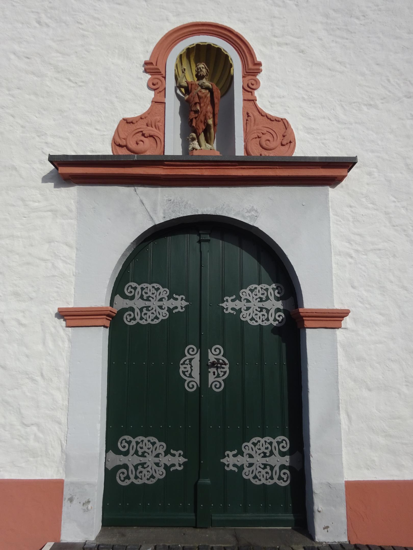 St. Johann Baptist Dollendorf - Portal (c) Nils Kothen
