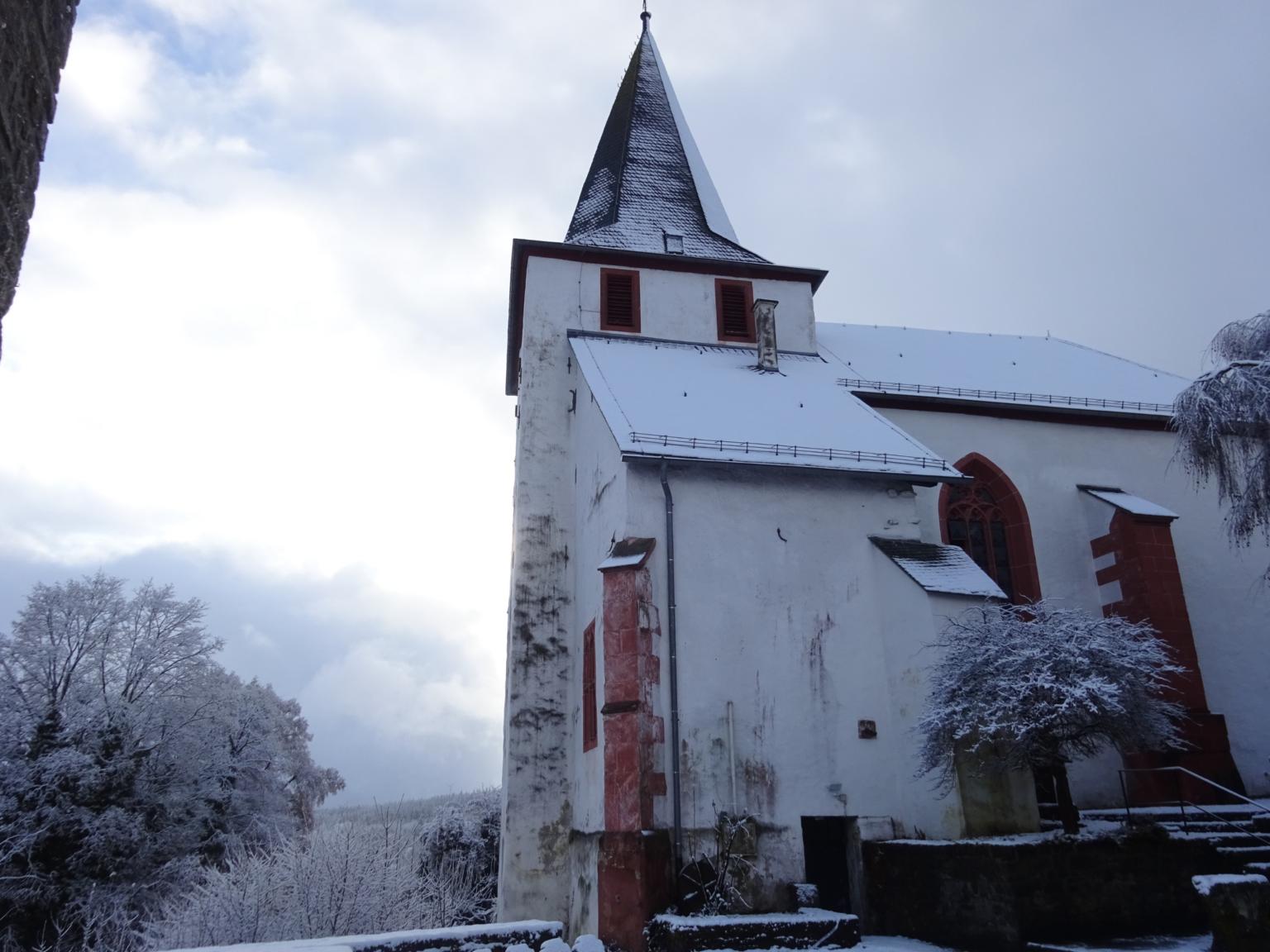 Kirche St. Johann Baptist zu Kronenburg im Schnee (c) Nils Kothen